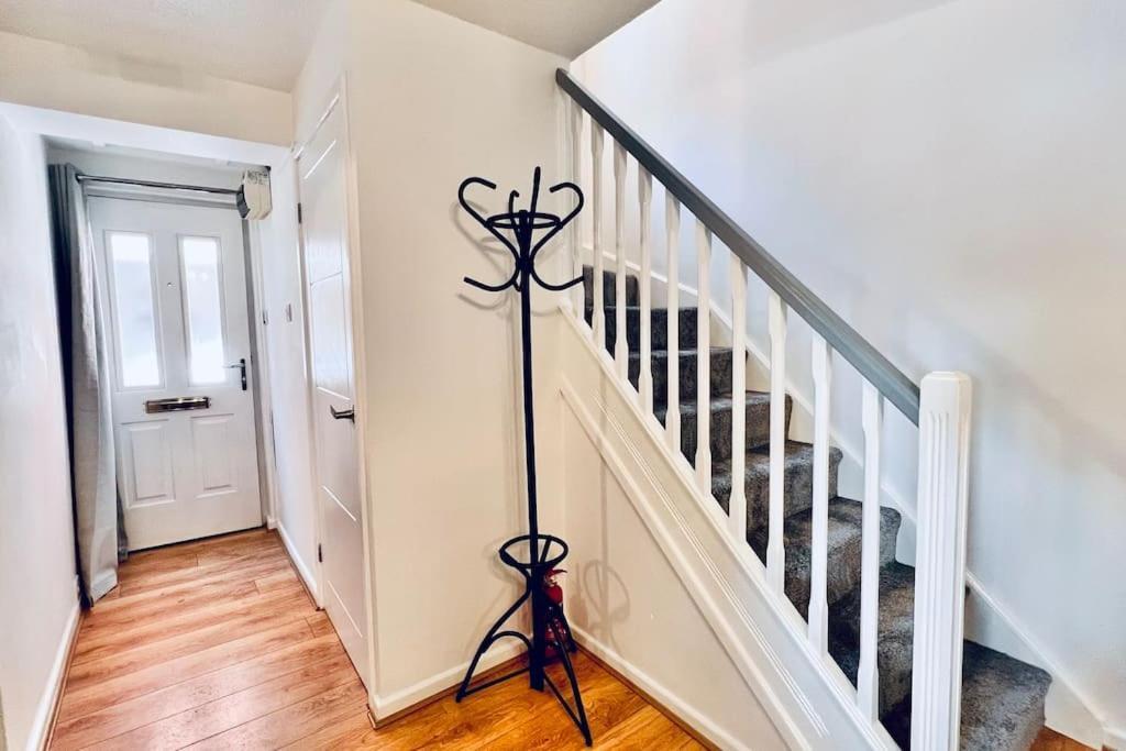 Urban Bliss Stylish Townhouse With Free Parking For A Convenient City Stay Liverpool Esterno foto